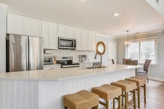 Bright Sunset Beach Condo with Golf Course View - Sunset Beach - 4