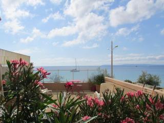 Le Lavandou: Splendide T3 avec terrasse, climatisation, WiFi et parking - FR-1-803-3 - Le Lavandou - 0