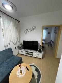 Dibra Home near City Center of Shkodra - 8