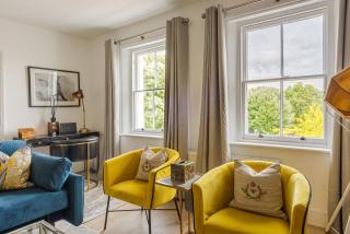 Modern 1 Bedroom Apartment in Hampton Wick with Stunning Riverside View - Kingston upon Thames - 6