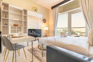 Studio Near Dubai Butterfly Garden, 18 Mins Drive From Mall of Emirates, Miraclz Tower, Arjan By Deluxe Holiday Homes - 1