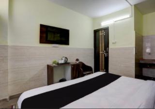Hotel Vista 18 Inn Couple Friendly - Noida - 5