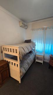 Cómodo departamento 2 dormitorios con jardín sobre Avenida Libertador - 5