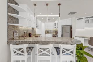 New Stunning Dubai Marina 1BR apartment in the Iconic Waves Tower! - 5