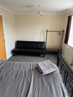 Spacious, Sleeps 14, 3 bathrooms, Central, Parking, Grimsby - Grimsby - 5