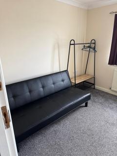 Spacious, Sleeps 14, 3 bathrooms, Central, Parking, Grimsby - Grimsby - 6