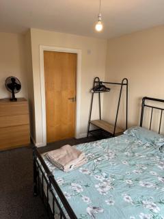 Spacious, Sleeps 14, 3 bathrooms, Central, Parking, Grimsby - Grimsby - 7