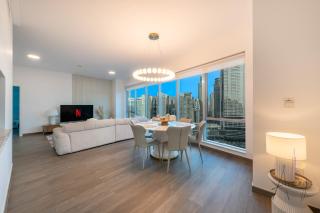 Top-floor Luxury 2br With Stunning Marina View - Dubai - 4
