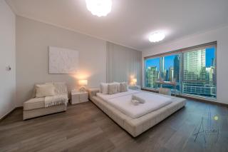 Top-floor Luxury 2br With Stunning Marina View - 1