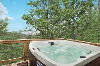 Valley Views Hot Tub Deck Screened Porch & WiFi - Hedgesville - 0
