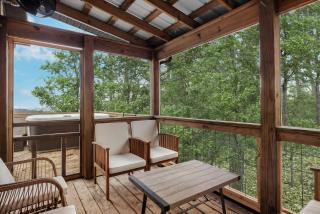 Valley Views Hot Tub Deck Screened Porch & WiFi - Hedgesville - 8