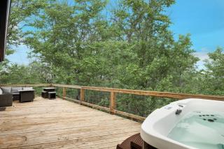 Valley Views Hot Tub Deck Screened Porch & WiFi - Hedgesville - 6