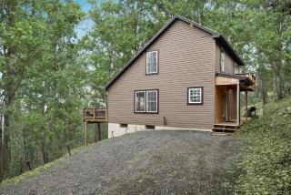 Valley Views Hot Tub Deck Screened Porch & WiFi - Hedgesville - 5