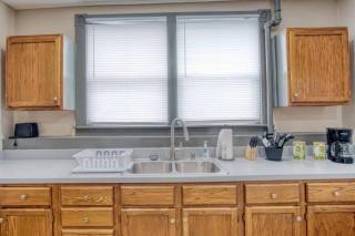 Charming Windsor Park Stay 1BR1BA w Workspace - 2