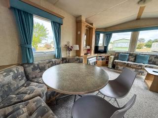Lovely 8 Berth Caravan At Breydon Water Park, Nearby Norfolk Broads Ref 10111B - Belton - 3