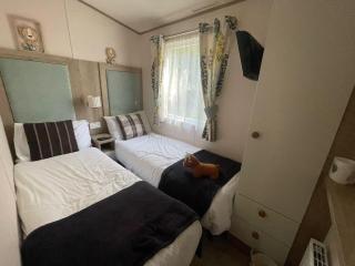 Lovely Caravan At Manor Park, Nearby Hunstanton Beach In Norfolk Ref 23049S - Hunstanton - 1