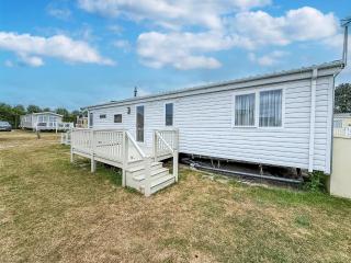 Beautiful Lodge With Decking In Norfolk, At Breydon Water Park Ref 10045B - Belton - 2