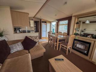 Great Caravan On A Family Holiday Park In Essex, Ref 37055G - Clacton-on-Sea - 2