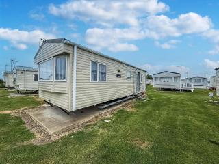 Brilliant 6 Berth Caravan At St Osyth Beach Park In Essex, Ref 28038Cw - Clacton-on-Sea - 4