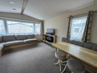 Brilliant 6 Berth Caravan At St Osyth Beach Park In Essex, Ref 28038Cw - Clacton-on-Sea - 2