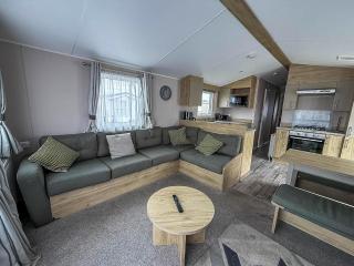 Modern 6 Berth Caravan With Wifi At St Osyth Beach In Essex Ref 28008Pm - Clacton-on-Sea - 1