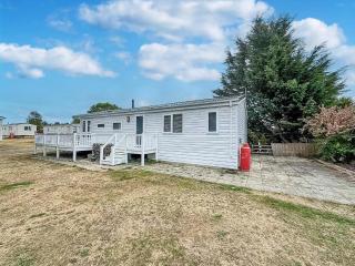 Stunning 4 Berth Lodge With Decking At Breydon Water In Norfolk Ref 10094B - 2