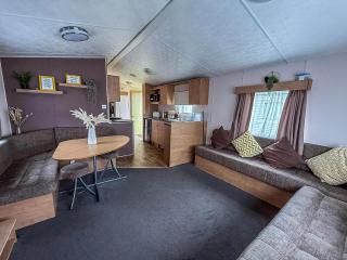 Superb Caravan With Free Wifi At Seawick Holiday Park Ref 27022S - 1