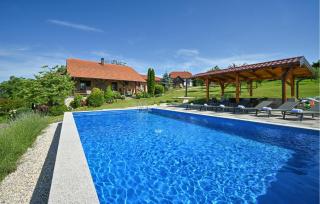 Pet Friendly Home In Luzan Biskupecki - - 0