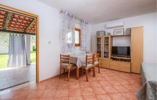 Lovely Home In Valbandon With Kitchen - 8