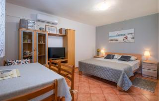 Lovely Home In Valbandon With Kitchen - 7