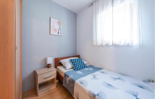 Lovely Home In Valbandon With Kitchen - 1