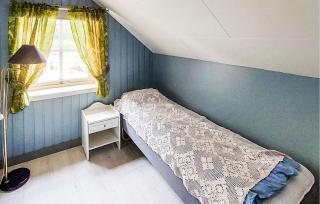 Beautiful Home In Vallavik With Kitchen - Djønno - 1