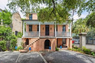 Revitalized Historical Southern Residence - Charleston - 9