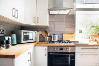 City Centre Retreat near Stadium with Free Parking - Sleeps 3 - Cardiff - 7