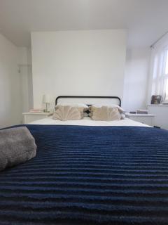 Stylish 1-Bed Apartment in the Heart of Folkestone - Folkestone - 9
