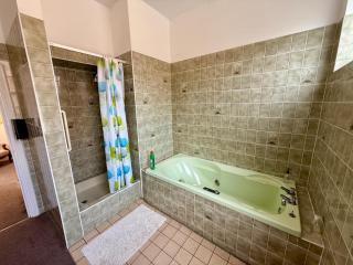 Family rooms with attached bathroom - Nottingham - 1