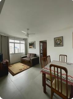 Apto com vista lateral para a praia - 0