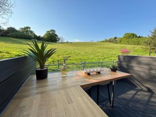 Hill View Cottage - 2