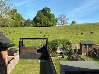 Hill View Cottage - 3