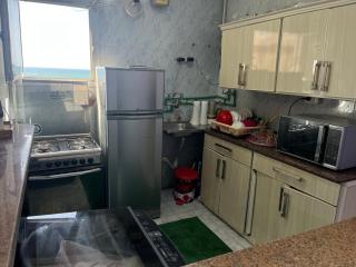 Sea view flat for FAMILY ONLY in Miami - 1