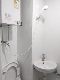 Newly renovated apartment with kitchenette and bathroom Washing machine WiFi 5 mins walk to MTR - Hong Kong - 4