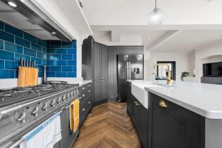 City SuperHost Hale Family Home - Hale - 2