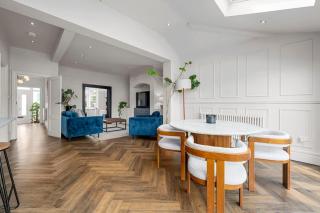 City SuperHost Hale Family Home - Hale - 1