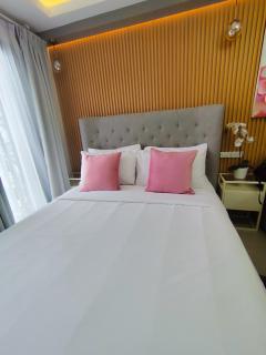 Georgia Luxe Suite at Shore 2 MOA - Manila - 8