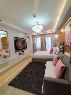 Georgia Luxe Suite at Shore 2 MOA - Manila - 9