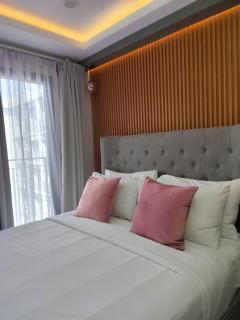 Georgia Luxe Suite at Shore 2 MOA - Manila - 0