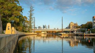 East Perth King Desk Free Parking - Perth - 1