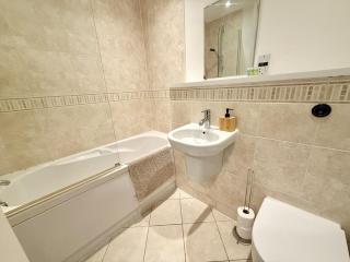 Charming 1BR Apartment In Heart of Cardiff Bay - Cardiff - 8