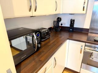 Charming 1BR Apartment In Heart of Cardiff Bay - Cardiff - 1