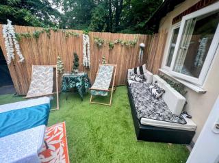 3 BD Stylish Apartment Canterbury City with Parking - Hackington - 9